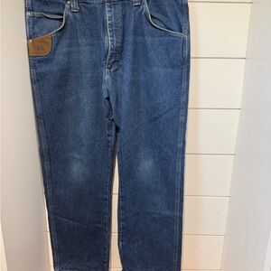 Wrangler Relaxed Fit Blue Jeans